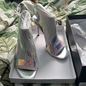 NEW- Nine West iridescent heels